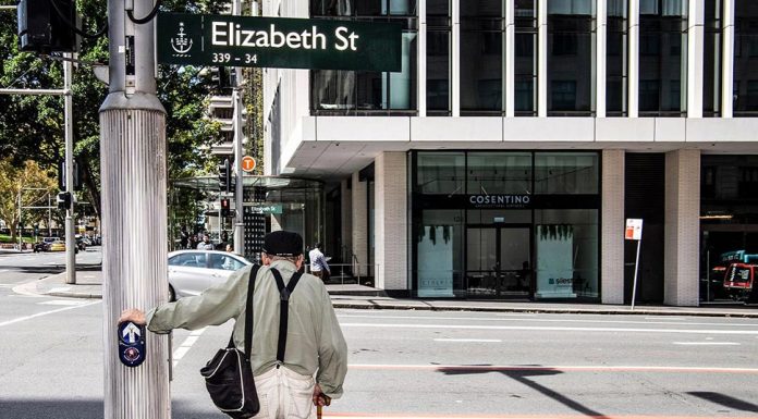 시드니에서 레지오넬라병 경보 Elizabeth Street in Sydney CBD. (Louise Kennerley)