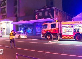 리드컴, 전기자전거 충전으로 인한 화재발생 Firefighters who heard screams had to force open the door of a locked room to rescue three teenagers from a burning apartment in Sydney. (Nine)