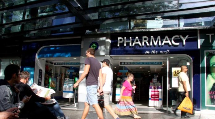 트리플 제로 전화해도 긴급 아니면 GP에 이송 NSW Ambulance said it was reviewing an “alternate transport option” that would deliver non-emergency patients who call triple zero to healthcare services such as pharmacies.CREDITMICHELLE SMITH