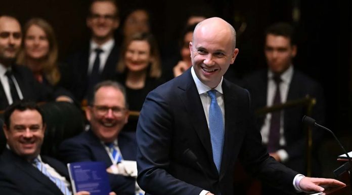 NSW주 2022/2023 예산백서 발표 NSW Treasurer Matt Kean hands down the 2022-2023 NSW budget. The budget, and state economies, could be derailed by higher interest rates.CREDITPOOL
