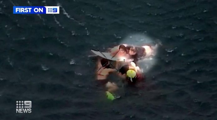 그냥 내 몫을 하는 것’ : 세 명의 생명을 구한 ‘올해의 구조’ On January 13, four women were swept off the rocks at Bushrangers Bay. (Nine)