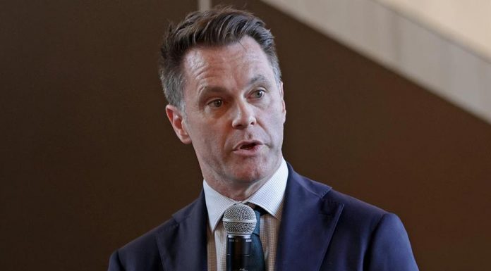 노동계, NSW 예산 1,820억 달러를 ‘빚, 빚, 빚’뿐이라고 비난 State Opposition Leader Chris Minns slammed the 2022-23 NSW budget. Picture Toby Zerna