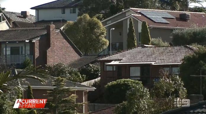 호주 주택 소유자의 주택담보대출 스트레스 20년 만에 최고치 Mortgage stress at 20-year high for Aussie homeowners. (A Current Affair)
