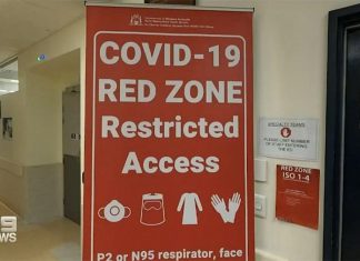 COVID-19 상황 속, 복도에서 치료 Nurses say patients are being treated in Perth hospital corridors. (Nine)