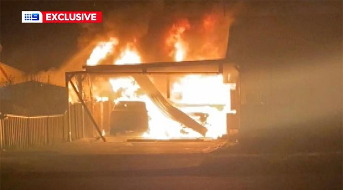 방화 사건으로 불타는 집을 탈출하던 순간포착 Police believe it was an arson attack. (9News)