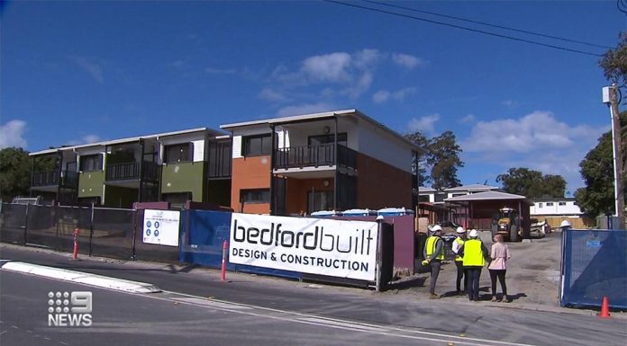 퀸즐랜드 정부주택 현황 공개 The report revealed even with over 6000 new social housing properties in development, demand significantly outweighs the availability of social housing. (Nine)