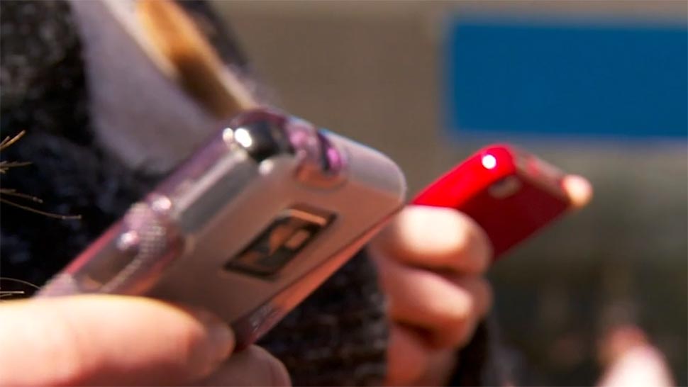 ext scams have tricked thousands of Aussies at home waiting for their online shopping to arrive. (9News)