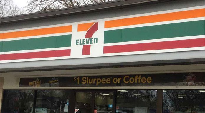 세븐일레븐, 1달러 커피값 13년만에 2배 인상 7-Eleven's $1 coffees and Slurpees will be no more. (CNN)