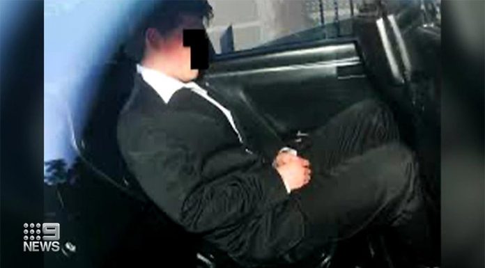 15세 소녀 희생자 부모 살인범 신원공개 촉구 Only known by his initials, 'DL', the 32-year-old has had his identity sealed, because he was just 16 when he committed murder. (Nine)