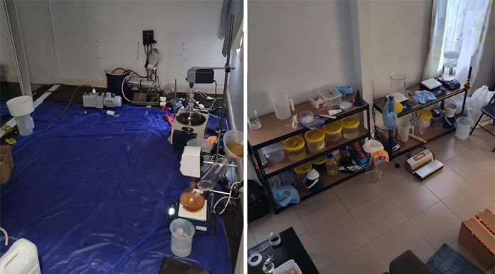 NSW 600만 달러치 마약 압수 The clandestine laboratory was found in a property in Belmore, in Sydney's west. (NSW Police)