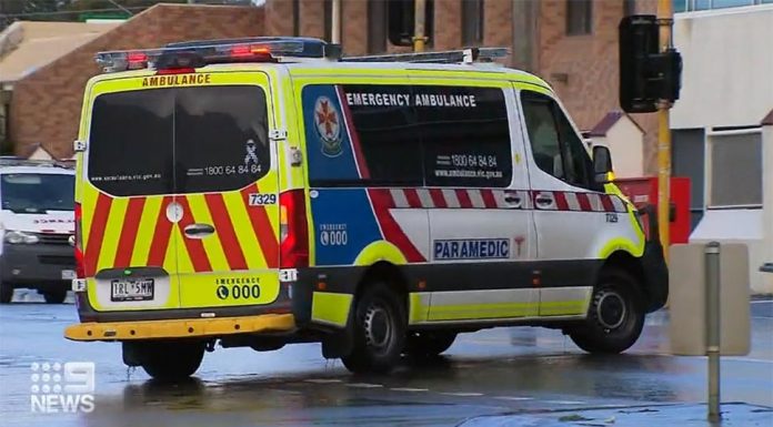 빅토리아 주 000 지연으로 최대 1,000명의 환자 피해 The latest healthcare performance data in Victoria has revealed blow-outs in ambulance and hospital wait times. (9News)