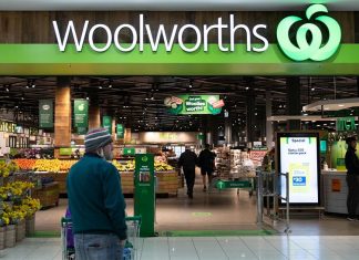 울워스, 생계비 위기 속 400개 이상 제품 가격 인하 Woolworths is dropping prices on hundreds of products to help customers with rising living costs. (Janie Barrett)