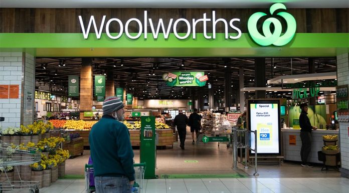울워스, 생계비 위기 속 400개 이상 제품 가격 인하 Woolworths is dropping prices on hundreds of products to help customers with rising living costs. (Janie Barrett)
