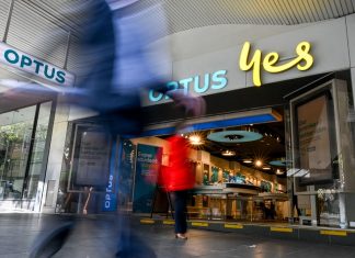 호주 옵터스 해킹공격 운전 면허증, 여권, 메디케어 갱신 혼선 Attorney-General Mark Dreyfus has questioned why companies are keeping so much sensitive information on customers.CREDITEDDIE JIM