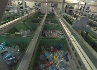 NSW 거주자, 쓰레기 재활용이 이뤄낸 성과 Eight billion containers have been returned over past five years. (9News)