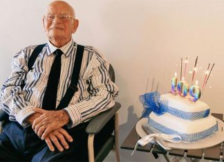 ‘특별한 삶’ : 호주 최고령 남성 110 세의 나이로 사망 Frank Mayer celebrating his 109th birthday. (Supplied)