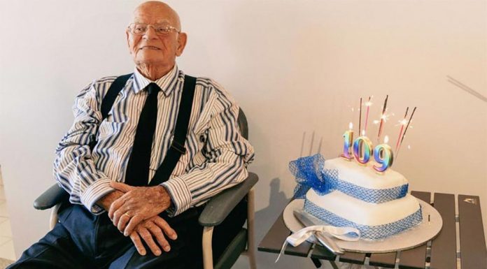 ‘특별한 삶’ : 호주 최고령 남성 110 세의 나이로 사망 Frank Mayer celebrating his 109th birthday. (Supplied)