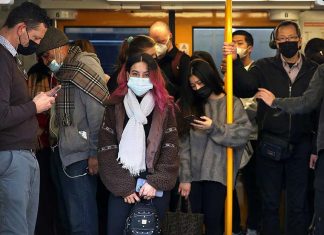 NSW 대중교통에서 마스크 착용 의무 종료 Masks will no longer be mandatory on public transport in New South Wales. (James Alcock)