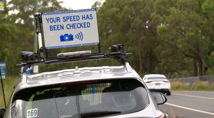 NSW 과속 단속 카메라, 더이상 숨지 못한다 Mobile speed camera operators in NSW will be prevented from hiding behind bushes and between cars to catch motorists. (Nine)