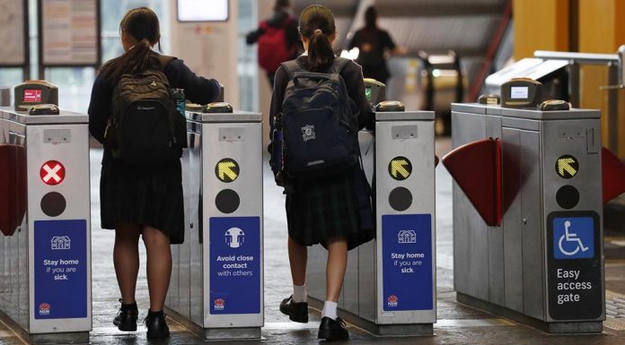 NSW 학생의 3분의 1이 학교 결석 NSW students miss school at an alarming rate, the report found. Picture NCA NewsWire Nikki Short