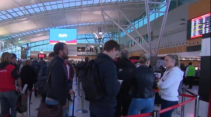 호주 노동자들의 파업 계획으로 공항 대란은 계속될 예정