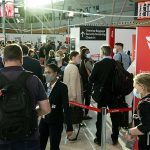 Qantas went from practically no passengers to massive queues over the course of the financial year as domestic and international borders opened. (Louise Kennerley)