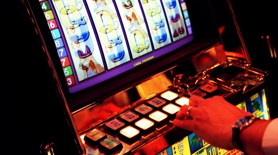 RSL clubs weighing up whether to ditch poker machines say the state government has left them in limbo.CREDITVIRGINIA STAR