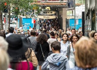 ‘엘리자베스 2세 추모 공휴일(22일)’ 지정, 시끄러운 호주 Retailers got little notice of the one-off public holiday on September 22. (Fairfax Jessica Hromas)