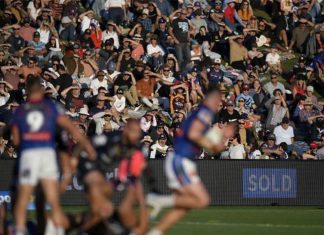 NSW, NRL결승전 티켓, 원래 가격보다 50% 높게 파는 티켓 리셀러 주의 The NSW Government warns NRL fans chasing down tickets for the finals to avoid dealing with reselling platforms. (AAP)