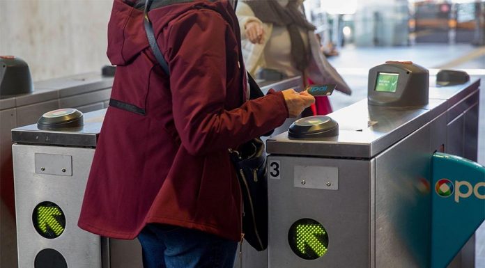 NSW 노조와 정부의 싸움, 또 다른 국면, 21일 파업 무산 The New South Wales government is challenging the transport union's plan to turn off all Opal machines from next week. (Fairfax Media)