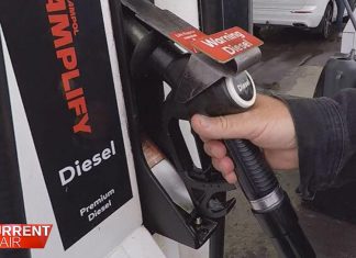 호주, 다가오는 연료 가격 인상으로 어려움을 겪을 것 The federal government will soon hike up its fuel excise tax. (A Current Affair)