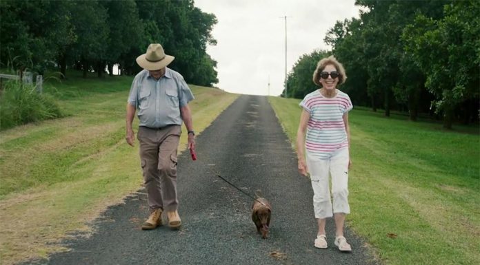 91세의 호주 마카다미아 농부가 이야기하는 70세에 전업하기 Bader's wife, Lorraine, has also been there for him every step of the way. (NBN)