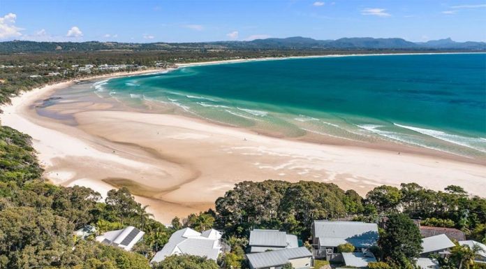 호주 주택가격 하향곡선 언제 멈추나? City dwellers are leaving the big smoke behind for this. Photo Supplied