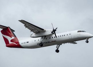 시드니 공항서 비행기 타이어 화재 발생으로 승객 대피 A fire broke out onboard a Qantas Link Dash-8 from Lord Howe Island this afternoon (file photo). (Wolter Peeters)