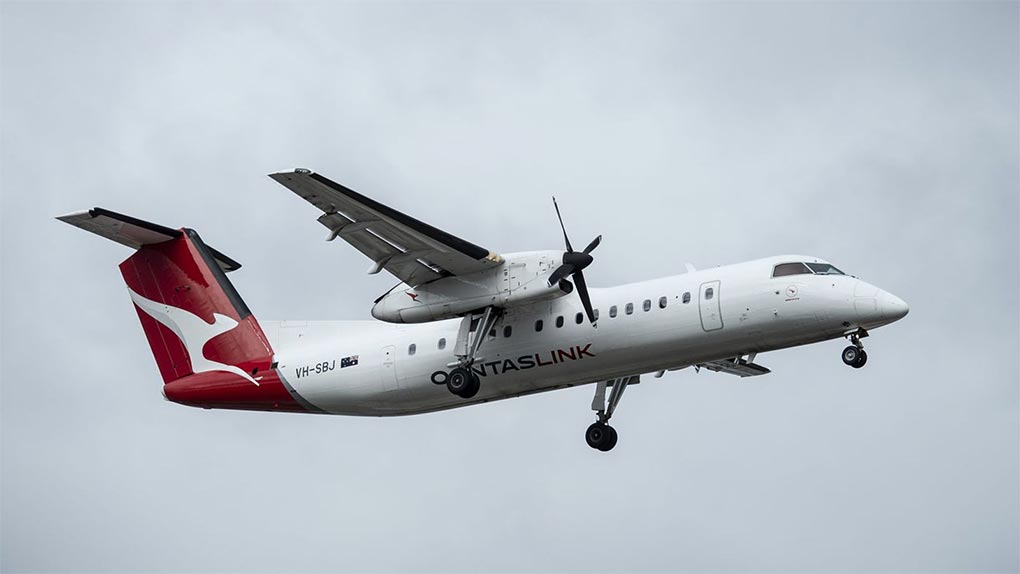 A fire broke out onboard a Qantas Link Dash-8 from Lord Howe Island this afternoon (file photo). (Wolter Peeters)