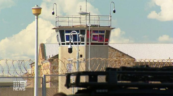 애들레이드 감옥 대규모 폭동과 화재 발생