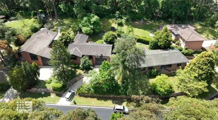시드니 해안가 9개의 주택이 1,200만 달러에 경매 Eight family sized homes along with one block of 930 square metre land is up for sale at Normanhurst, Sydney. (Nine)
