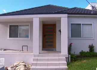 시드니 서부에서 발생한 자동차 총격 사건 동기 조사 The Skaf family home was the subject of a drive-by shooting overnight. (9News)