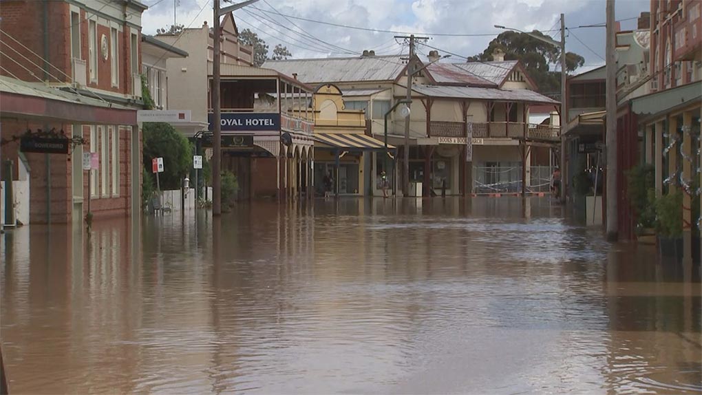The town of Canowindra has been inundated by floodwaters. (9News)