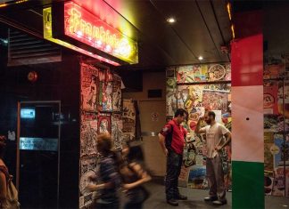 시드니 핫플레이스, 프랭키 피자, 폐점 발표 The venue is best known for serving pizza by the slice to Sydneysiders enjoying a late night out. (Wolter Peeters, The Sydney Morning Herald)