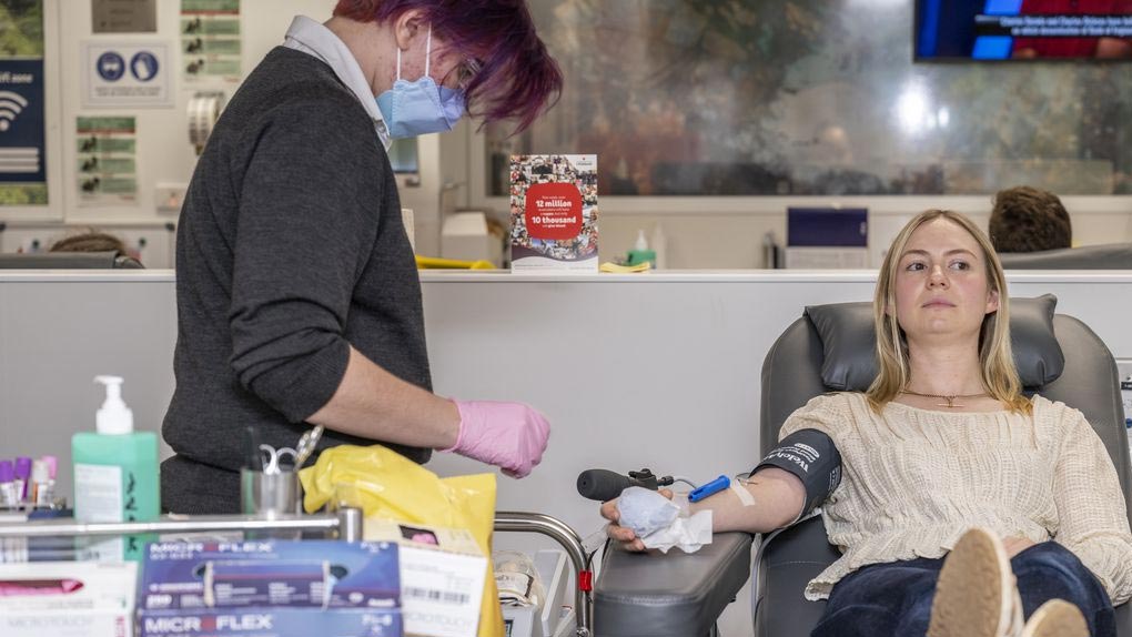 1600 Aussies will need to donate blood to avoid shortages. (Nine)