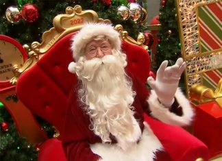 멜버른 한 남성, 30년 동안 산타 역할 As Santa, Harold Connell has been greeting children and parents at Greensborough Plaza in Melbourne's north east for 33 years. (Nine)