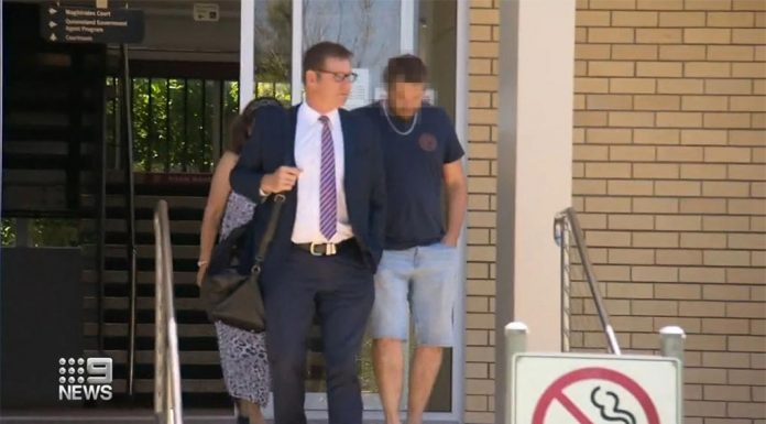 과실치사 혐의로 기소된 퀸즐랜드 아빠 Police charged Tristan's father Kerrod Frahm with the boy's manslaughter, alleging he didn't take the boy seriously when he reported the bite before he died. (Nine)