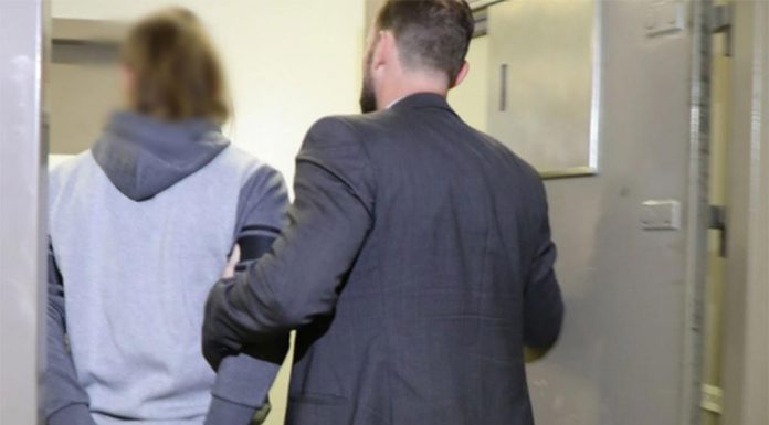 뉴캐슬, 지난 해 일어난 살인 혐의로 추가로 여성 기소 The 22-year-old was arrested in October and is still behind bars after being charged with murder. (Nine)