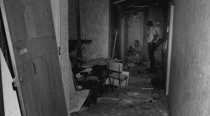 1982년 시드니 이스라엘 영사관 폭파 사건 100만 달러의 현상금 The blast at the consulate injured two people. (Nine)