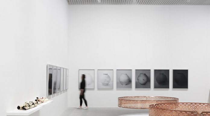 호주 주요 미술관에서 즐기는 한국 예술 작품 향연 구본창 작가 달 항아리 시리즈 © Art Gallery of New South Wales, Zan Wimberley