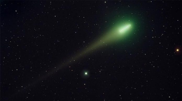 2월초, 석기시대 때 지구를 마지막으로 지나간 혜성을 보는 방법 A distinctive green comet will be visible in Australia's skies in early February. (Getty ImagesiStockphoto)