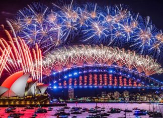 NSW 노동당, 시드니 불꽃놀이 티켓 무료 공약 Labor has pledged to make NYE fireworks free at public vantage points. (Kieth McInnes City of Sydney)