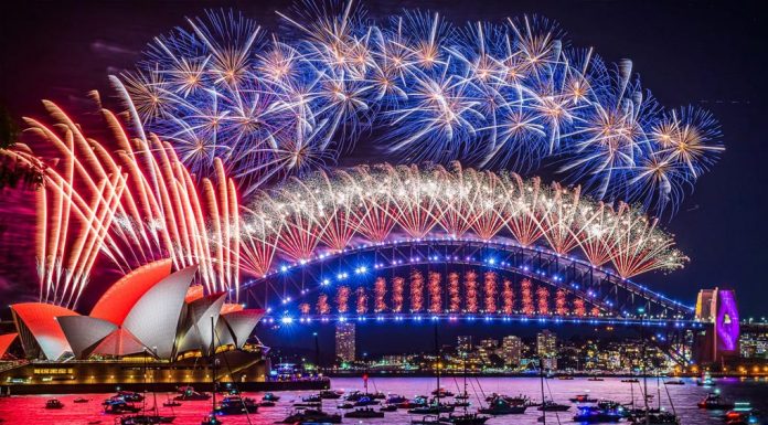 NSW 노동당, 시드니 불꽃놀이 티켓 무료 공약 Labor has pledged to make NYE fireworks free at public vantage points. (Kieth McInnes City of Sydney)