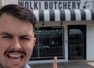 NSW 월키 농장, 직원없이 24시간 영업 중 Mr Wolki showcased the butchery, which has no staff to watch over it, in a now-viral video. Picture Tiktok @wolkifarm